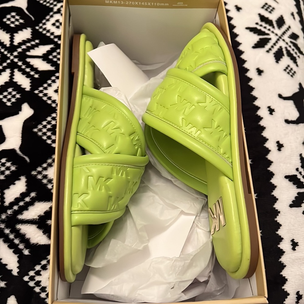 MICHEAL KORS SLIDES